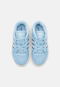 adidas Originals RIVALRY LOW - Baskets basses - clear sky/cloud white/shadow navy