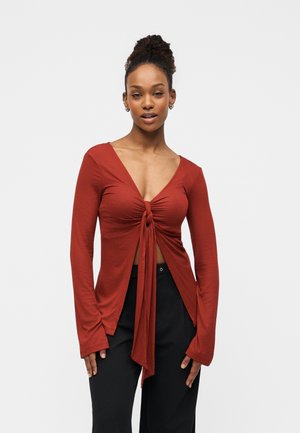 Tops ar garām piedurknēm - rhubarb