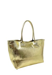 Metalliinen kultainen ostoskassi, jossa on sileä ja kiiltävä pinta. Varustettu kahdella kahvalla ja tilavalla suorakulmaisella muodolla. Ei näkyviä kuvioita tai koristeita.