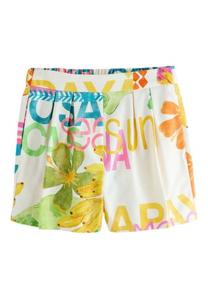 Shorts plissés courts avec imprimé floral coloré et grand texte superposé sur tissu blanc.