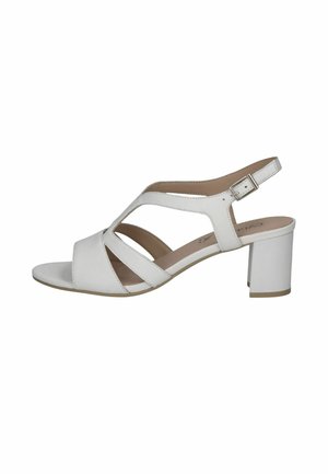 Witte sandaal met hak en uitgesneden ontwerp, verstelbare enkelband en blokhak. Glad oppervlak en open teen zorgen voor extra ventilatie.