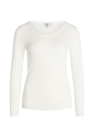 Top bianco a maniche lunghe con scollo a barca, realizzato in tessuto morbido con un leggero motivo testurizzato su tutta la superficie. Etichetta della taglia visibile.