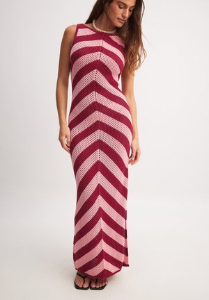 Kampsunkleit - red pink