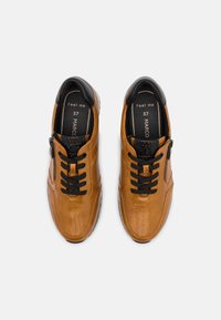 Marco Tozzi Sneaker low - saffron