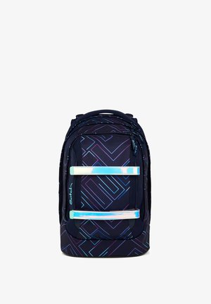 Zaino blu scuro con linee geometriche al neon e due fasce orizzontali riflettenti sulla tasca anteriore.