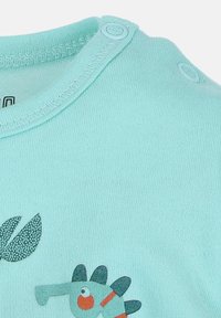 Jasnoniebieski body dla niemowląt z zatrzaskami na ramieniu, z zabawnym wzorem dinozaura w odcieniach szarości i pomarańczy z zielonymi akcentami.