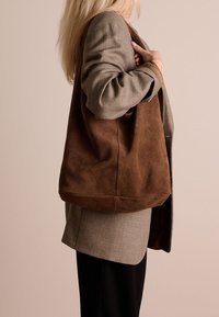 Manfield - Tote bag - braun Thumbnail Image 1
