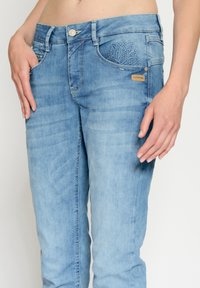 Gang 94AMELIE - Relaxed fit jeans - spring emboss