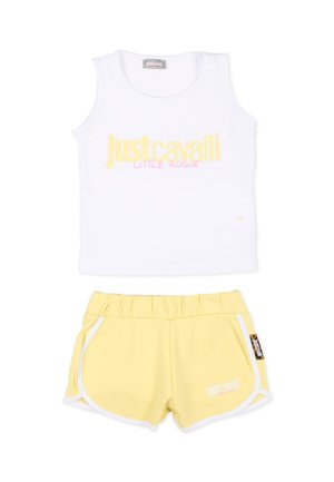 Top bianco senza maniche con la scritta "Just Cavalli Little Rogue" abbinato a pantaloncini con vita elastica gialli con bordo bianco e logo "Just Cavalli".