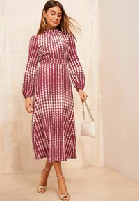 Friends Like These HIGH NECK LONG SLEEVE MIDI WITH DETAILING-REGULAR FIT - Vapaa-ajan mekko - red geo