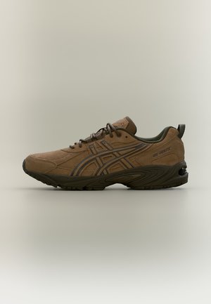 ASICS SportStyle, GEL VENTX EVERYDAY UNISEX - Маратонки - brown storm/black coffee