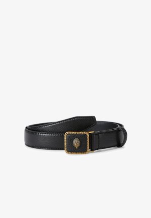 Ceinture en cuir noir avec une boucle carrée en or ornée au centre d'un motif décoratif en forme de main détaillée en or.