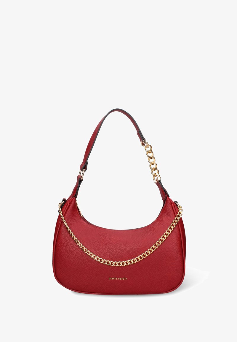 Borsa a tracolla in pelle rossa con finitura testurizzata, dettagli in catena dorata e forma curva. Presenta una singola tracolla e dettaglio con logo.