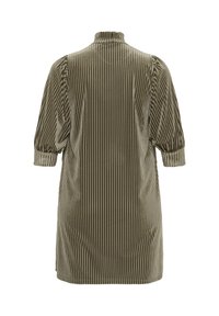 Olijfgroene corduroy jurk met een hoge halslijn, pofmouwen en verticale strepen, met een rechte snit die boven de midden-dij valt.