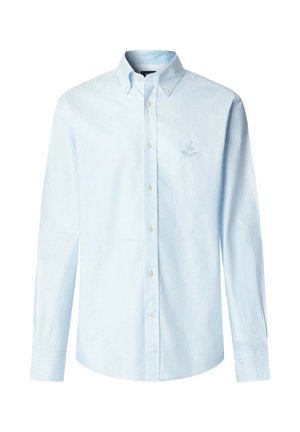 Lichtblauw gestreept overhemd met knopen, klassieke kraag, lange mouwen en een geborduurd logo op de borst; heeft witte knopen.