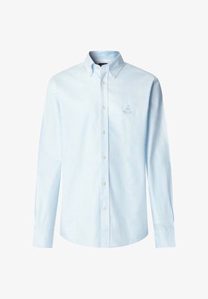 Camicia a righe azzurro chiaro con bottoni, colletto classico, maniche lunghe e logo ricamato sul petto; presenta bottoni bianchi.