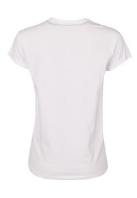 Lys hvid t-shirt med korte ærmer og oprullede ærmer, vist fra ryggen, på en hvid baggrund.