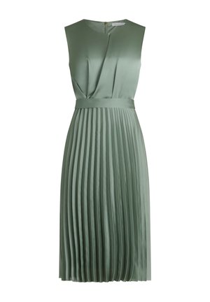 Bezrukowa sukienka midi w kolorze szałwiowej zieleni z dopasowanym pasem w talii, plisowanym dołem i okrągłym dekoltem z delikatnym marszczeniem.