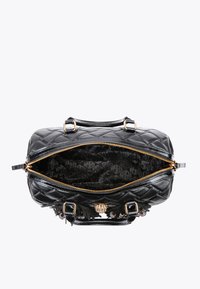 Borsa a tracolla nera trapuntata con zip dorate, manici superiori e interno con fodera a motivo. Accenti decorativi all'esterno.