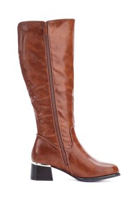 Bota de cuero marrón hasta la rodilla con cremallera lateral y tacón bajo, con un detalle plateado.