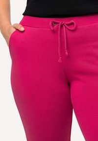 Ulla Popken KUSCHELWEICHE INNENSEITE ELASTIKBUND - Teplákové kalhoty - pink
