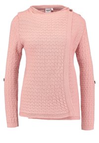 Helles rosa Sweatshirt mit strukturiertem Strickdesign, das einen einzigartigen asymmetrischen Schnitt und einen Knopfdetails an einer Schulter aufweist. Lange Ärmel.