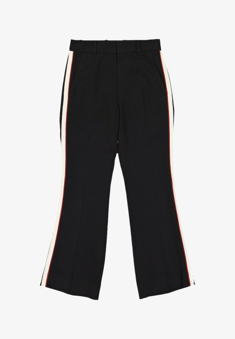 Pantalon noir taillé sur mesure à jambes larges, avec des bandes verticales blanches et rouges sur les côtés et des passants pour ceinture à la taille.