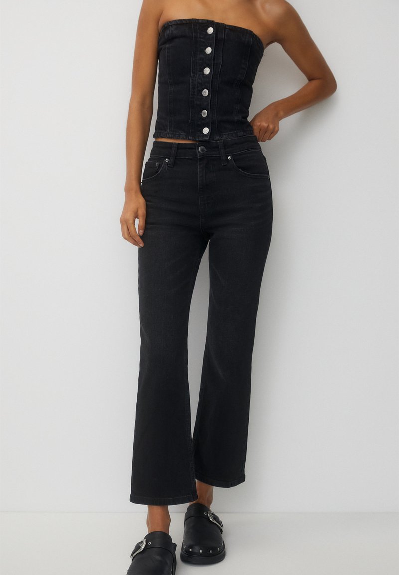 PULL&BEAR HIGHWAIST Flared Jeans black/schwarz Zalando.de