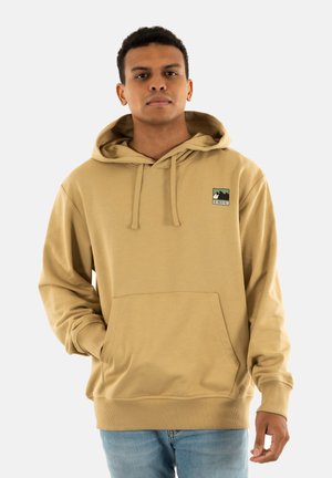Felpa beige realizzata in tessuto morbido, con tasca frontale, cappuccio regolabile con cordino e una piccola patch con logo outdoor sul lato sinistro del petto.