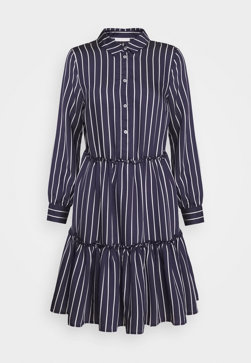 Vestito camicia blu navy con strisce verticali bianche, chiusura frontale con bottoni, maniche lunghe, vita elasticizzata e orlo arricciato.