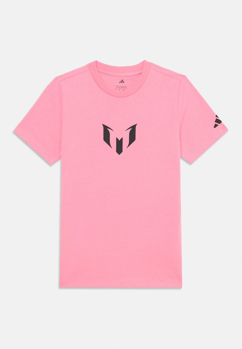 Rosa t-skjorte med korte ermer laget av myk kvalitet, med en svart geometrisk logo i midten og små svarte detaljer på ermene.