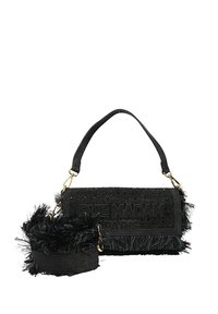 Borsa nera con dettagli in frange, con superficie texturizzata, manico rigido e accessori metallici. Include una borsa più piccola staccabile.