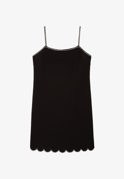 Robe nuisette noire à bretelles fines, avec un ourlet festonné orné de petits clous argentés. Tissu lisse avec une silhouette ajustée.