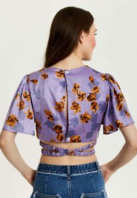 Liquorish FLORAL CROP  WITH TIE DETAIL - Blouse - purple