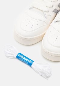 adidas Originals RIVALRY UNISEX - Joggesko - core white/grey three/off white