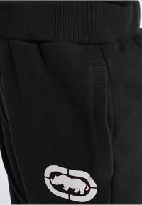 Unselected, black