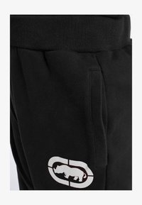 Unausgewählt, black