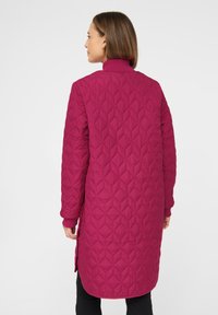 Ilse Jacobsen ART06 - Abrigo de invierno - sangria