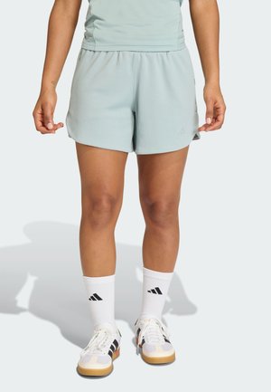 - Krótkie spodenki sportowe