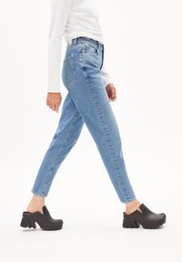 ARMEDANGELS Mammajeans - light-blue denim