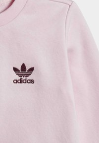 adidas Originals CREW SET - Trenirka - clear pink   maroon