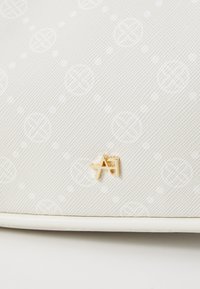 Thumbnail Image 7