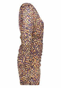 Färgglad kroppsnära klänning med en strukturerad mönster, som har nyanser av lila, orange och kräm, samt volangdetaljer längs sidorna.