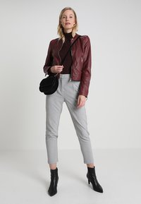Maze GRENADA - Lederjacke - wine