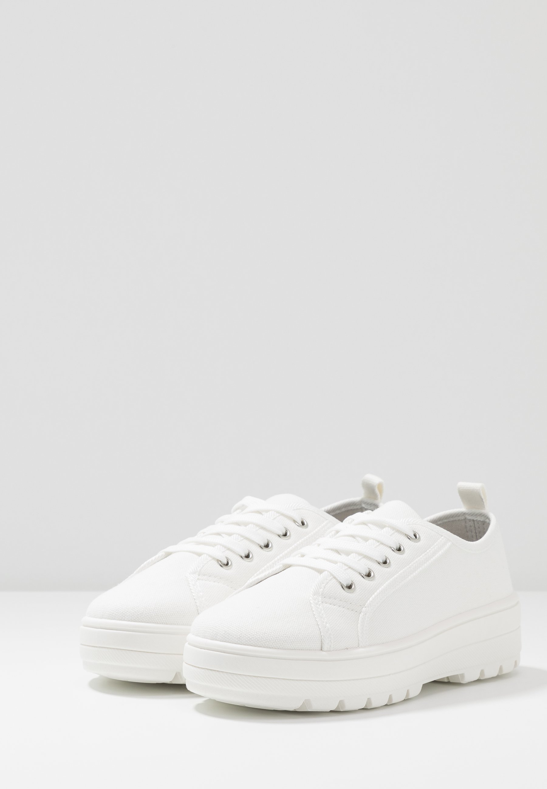 LOLA SKYE TWEEZE CLEATED SOLE TRAINER Sneakers white LOLA SKYE TWEEZE CLEATED SOLE TRAINER Sneakers white