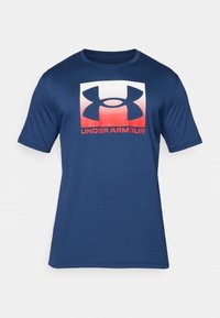 BOXED - Print T-shirt - academy/red