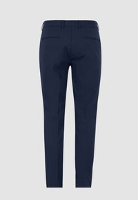 Pantaloni sartoriali blu navy con vestibilità slim, davanti piatto e due tasche a filetto sul retro. Texture liscia e rifiniture pulite con passanti per cintura.