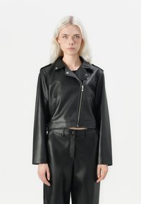 JDY JDYMOXY JACKET - Imitert skinnjakke - black