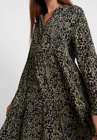 Superdry & Co Sukienka koszulowa
