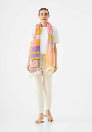 Écharpe légère et colorée avec des motifs floraux en rose, jaune et violet. Texture lisse, tombe élégamment, ajoute une touche vibrante.